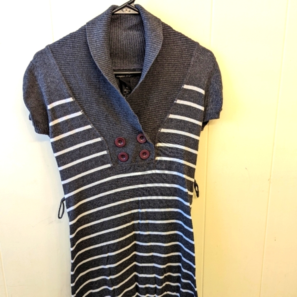 Gray 🩶 🤍 sweater dress 👗 white stripes